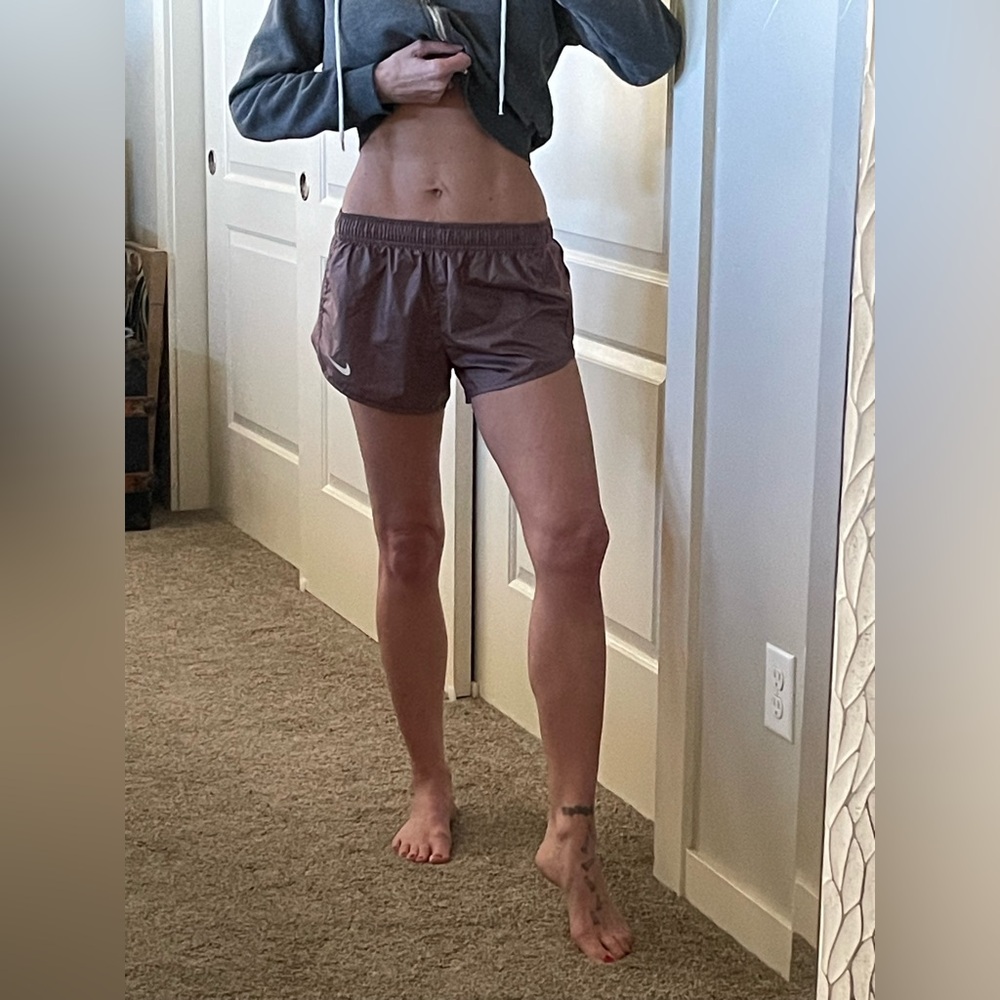 🌺 Nike running shorts 🔥